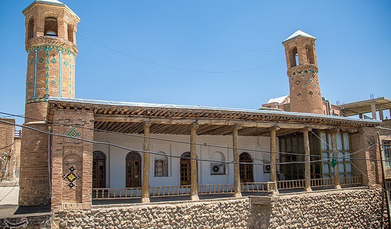Two-minaret mosque in Iran