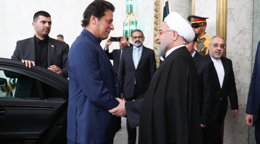 Pakistani PM arrives in Tehran for talks with Iranian officials