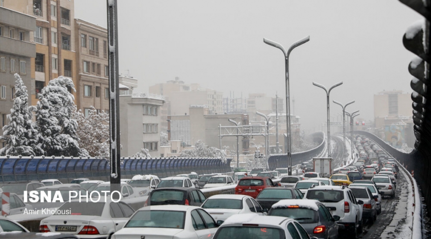 Heavy snow snarls traffic, shuts schools in Iran capital