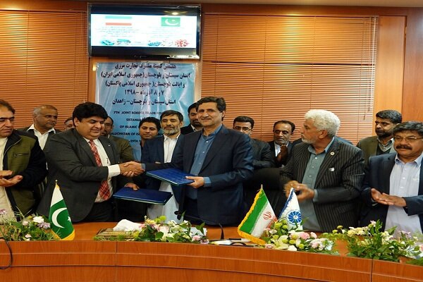 Iran, Pakistan sign joint border trade agreement