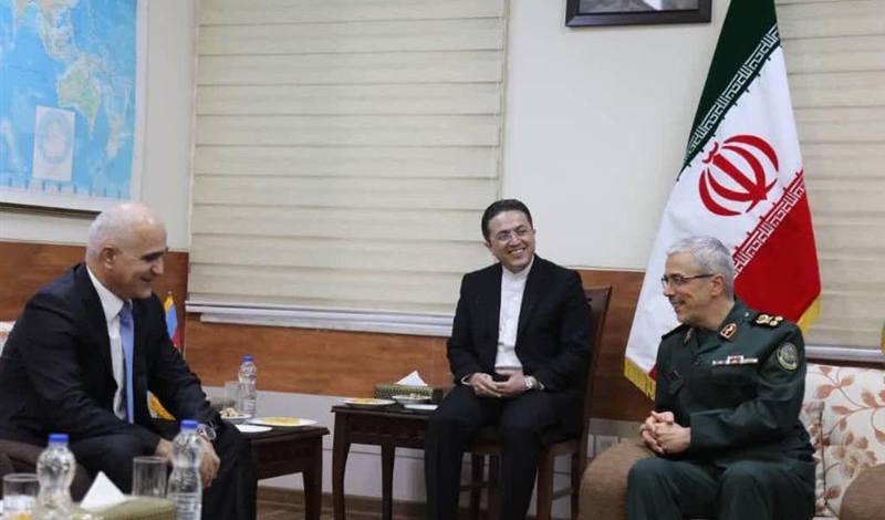 Irans top general, Azeri first deputy PM discuss closer security ties