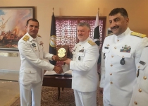 Iranian commander visits Pakistan navys training, research centers