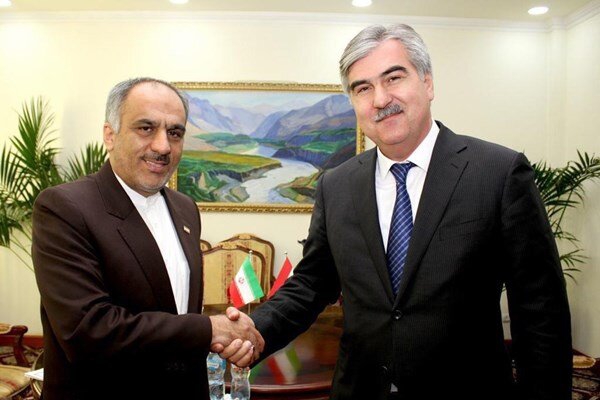 Iran, Tajikistan stress boosting economic ties