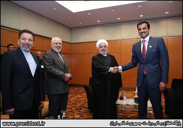 Iranian President, Qatari Emir discuss ways to broaden ties, overcome sanctions