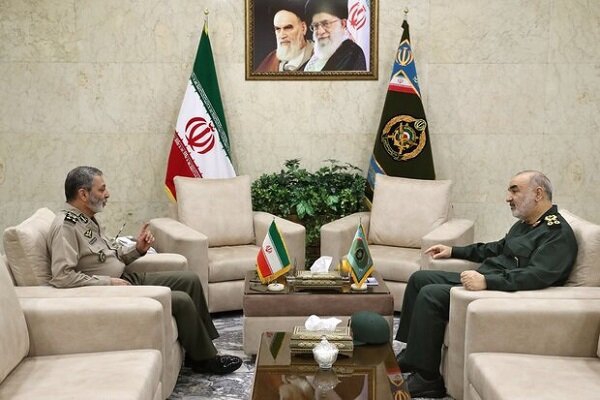 IRGC chief meets with army forces cmdr.