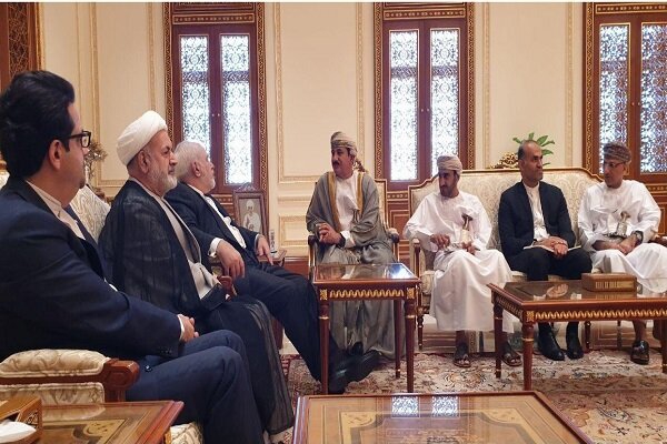 Zarif, Omani minister of Palace Office discuss expansion of ties
