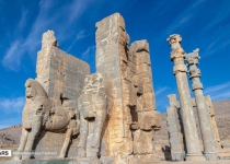 Photos: Reliefs of Persepolis  <img src="https://cdn.theiranproject.com/images/picture_icon.png" width="16" height="16" border="0" align="top">