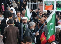 Thousands of Iraqis, Pakistanis pay tribute to General Soleimani, comrades