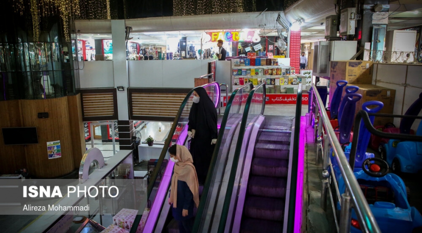 Business as usual in Iran as malls, bazaars reopen amid coronavirus
