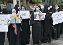 Iranian university students gather outside Swiss Embassy to slam US brutality against Afro-Americans