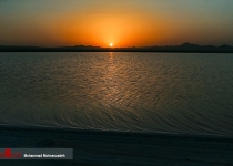 Photos: Hoz-e Soltan salt lake  <img src="https://cdn.theiranproject.com/images/picture_icon.png" width="16" height="16" border="0" align="top">