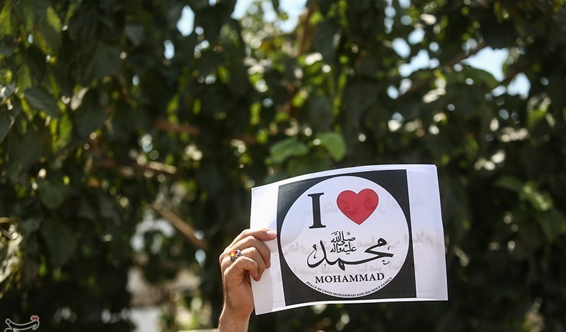 Iran infuriated as Charlie Hebdo reprints 