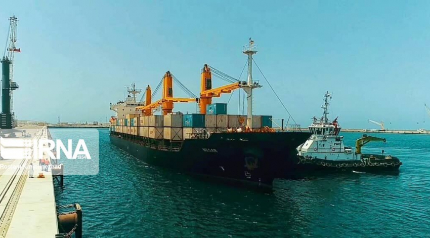 Indian, Emirati container ships dock in Chabahar Port