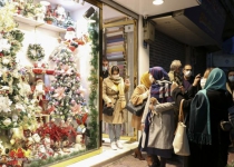 Photos: Christmas and new year shopping in Tehran  <img src="https://cdn.theiranproject.com/images/picture_icon.png" width="16" height="16" border="0" align="top">