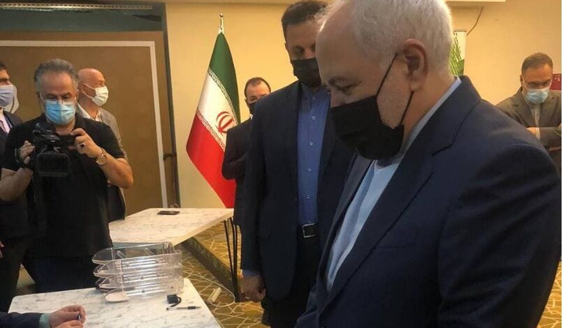 FM Zarif casts vote for Iran presidential elections in Antalya