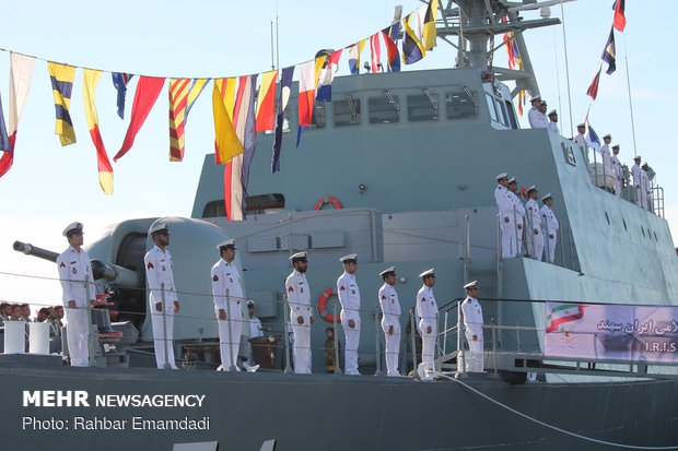 Irans Navy warships dock at Saint Petersburg, Russia