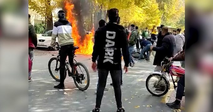 Protesters, police clash in Iran city of Isfahan after water shortages rally