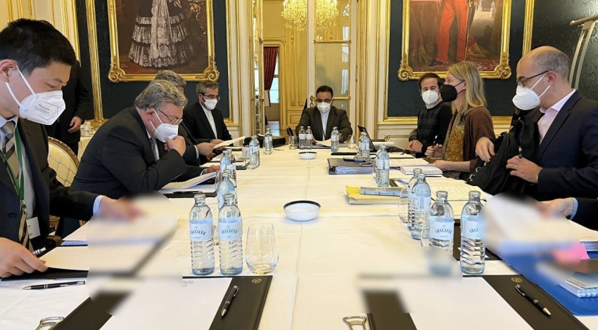Iran, P4+1 representatives negotiate on removal of sanctions in Vienna
