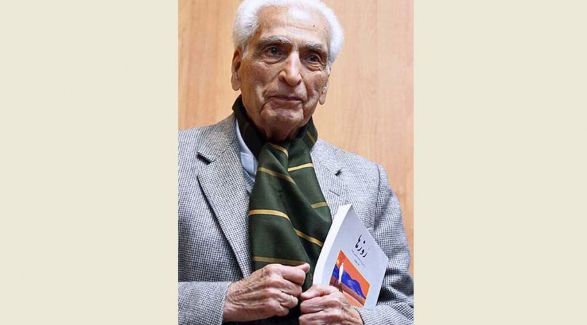 Top Iranian scholar Mohammad-Ali Eslami Nodushan dies at 97