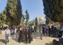 Palestinians gather in Al Aqsa mosque on Quds Day