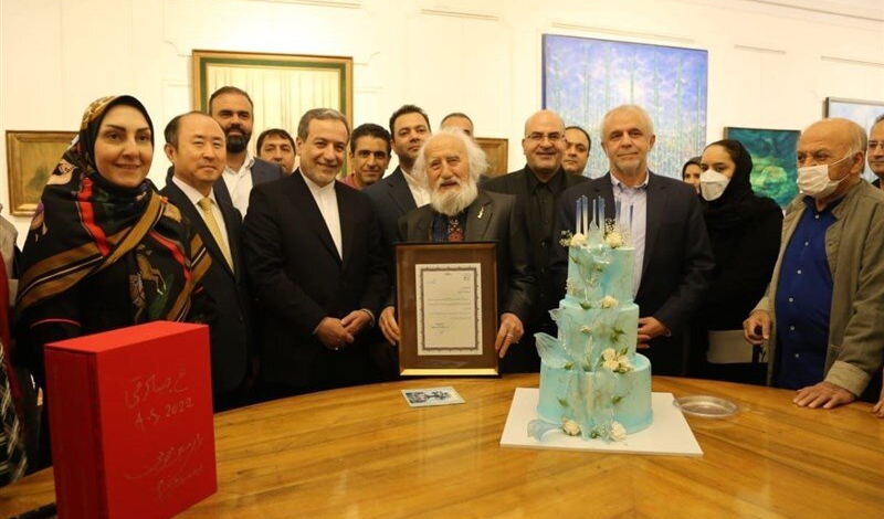 Tourism ministry celebrates birthday of Hossein Mahjubi, painter of peace and paradise