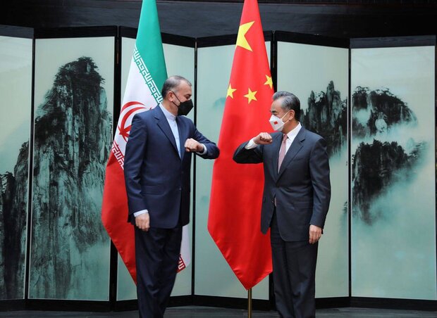 Iran FM, China diplomat discuss expanding bilateral relations