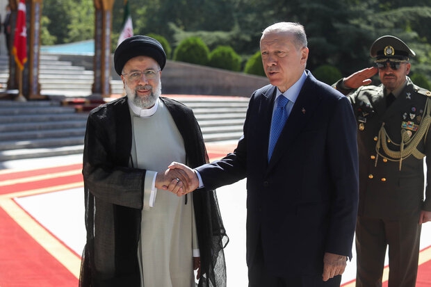 Raisi officially welcomes Erdogan in Tehran