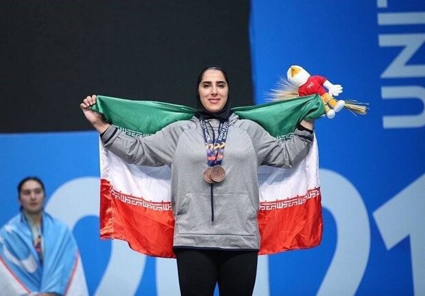 Iranian woman weightlifter Hosseini makes history