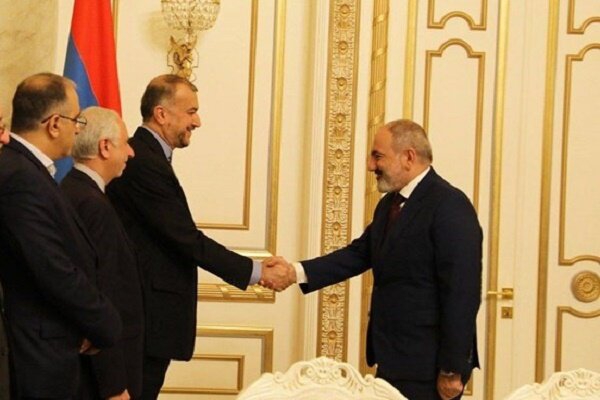 Iranian FM meets Armenian PM in Yerevan