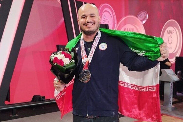 Irans Dehdar wins silver at 2022 World Weightlifting Championships