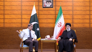 Iran, Pakistan explore ways to expand bilateral ties