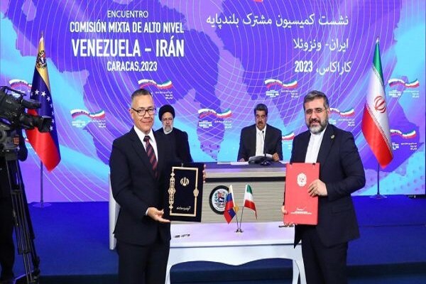 Iran, Venezuela sign 19 pacts to boost trade to $20bn