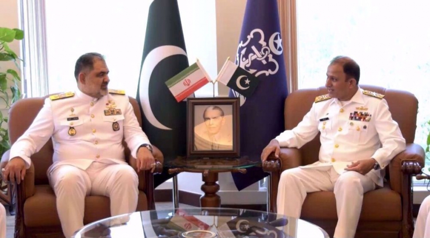 Iran, Pakistan navy commanders discuss military coop