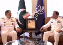 Iran, Pakistan navy commanders discuss military coop