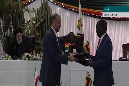 Iran, Zimbabwe sign coop documents during last leg of Raisi Africa tour