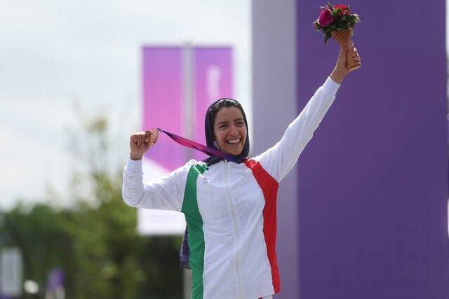 Iranian woman cyclist wins Iran