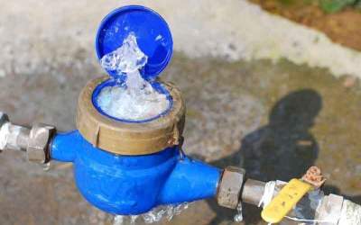 هشدار شرکت آب و فاضلاب در مورد یخ‌زدگی کنتورهای آب