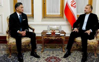 Foreign envoys submit copies of credentials to Iran FM