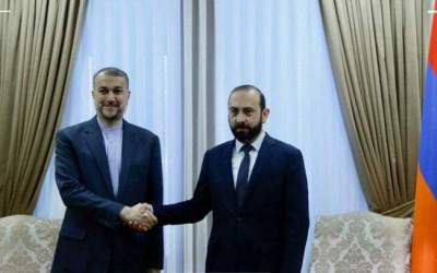 Iranian top diplomat meets Armenia FM, PM in Yerevan