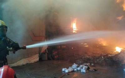 آتش سوزی انبار لاستیک در جنوب تهران مهار شد