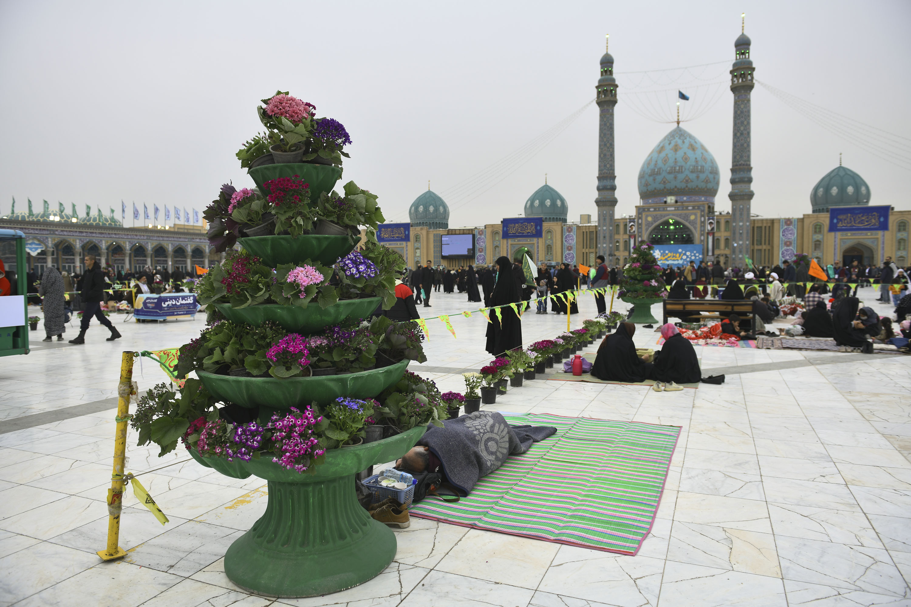 گل آرایی مسجد مقدس جمکران