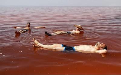 فیلم: احیای دریاچه ارومیه با بارش‌های اخیر و قایقرانی در آن  