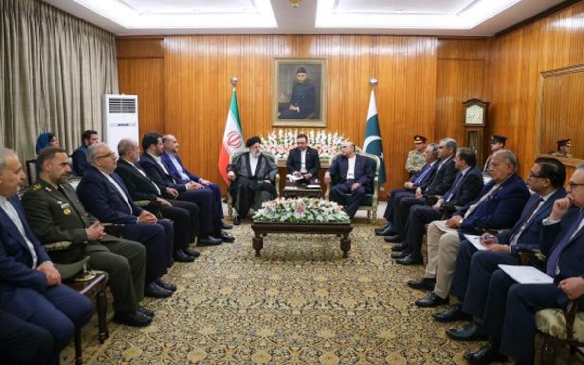 Iran and Pakistan officials meeting
