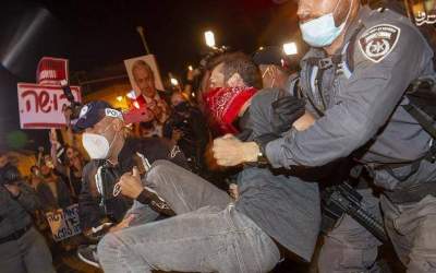 فیلم: درگیری شدید پلیس با معترضان در تل آویو