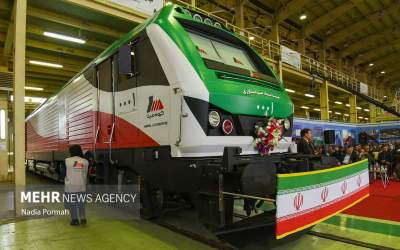 Iran unveils "map30" locomotive