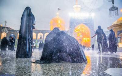 فیلم: تصاویری از بارش شدید باران در حرم امام رضا(ع)  