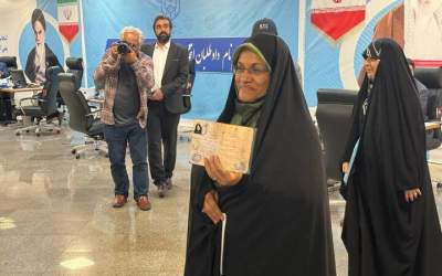 Zohre Elahian enters Iran