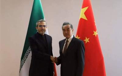 Top Iranian, Chinese diplomats confer on boosting bilateral ties