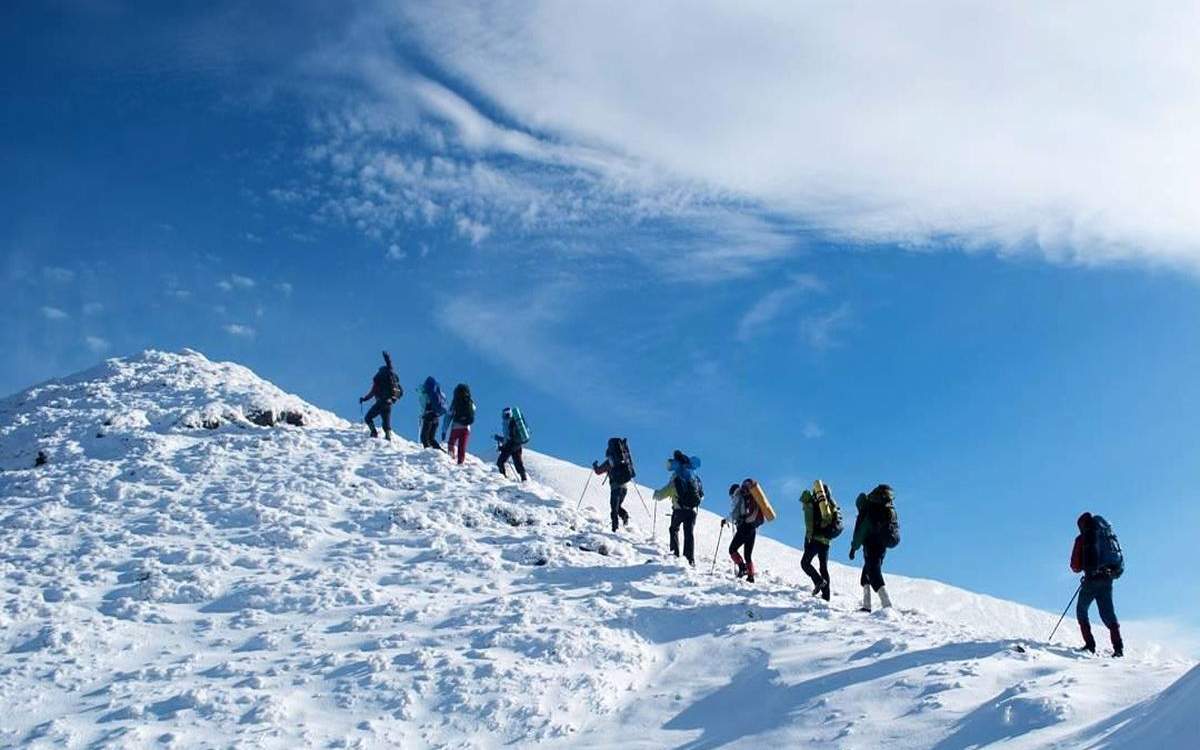 Iranian women climb Turkiye’s Mount Ararat