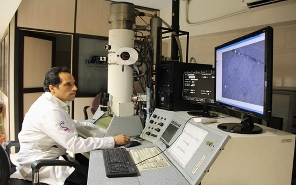 Iran University of Medical Sciences Using Highly Advanced Microscope